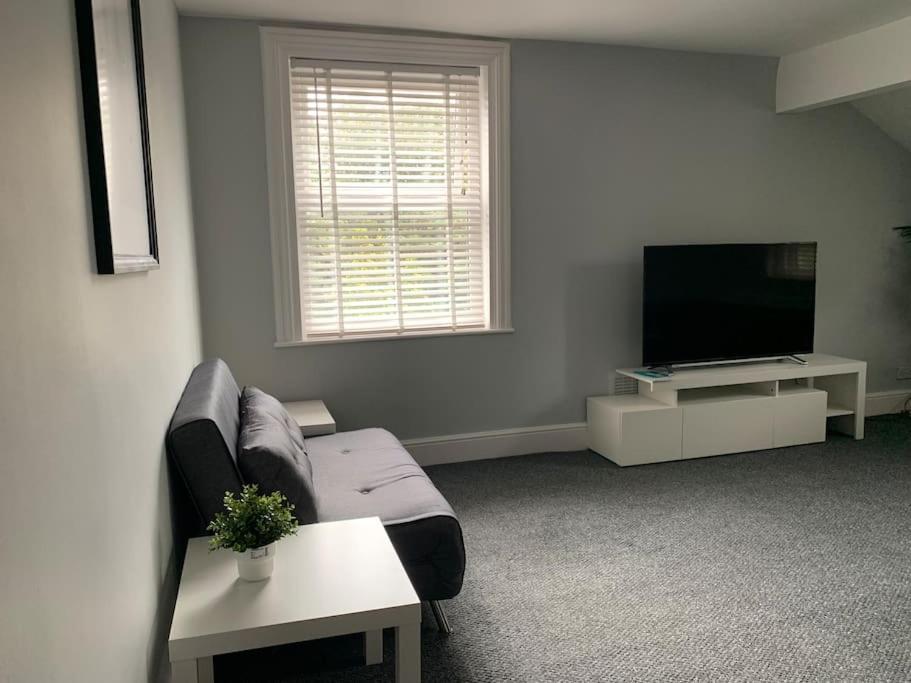 Fantastic Large 2 X Bedroom Flat, Free Parking 세일 외부 사진