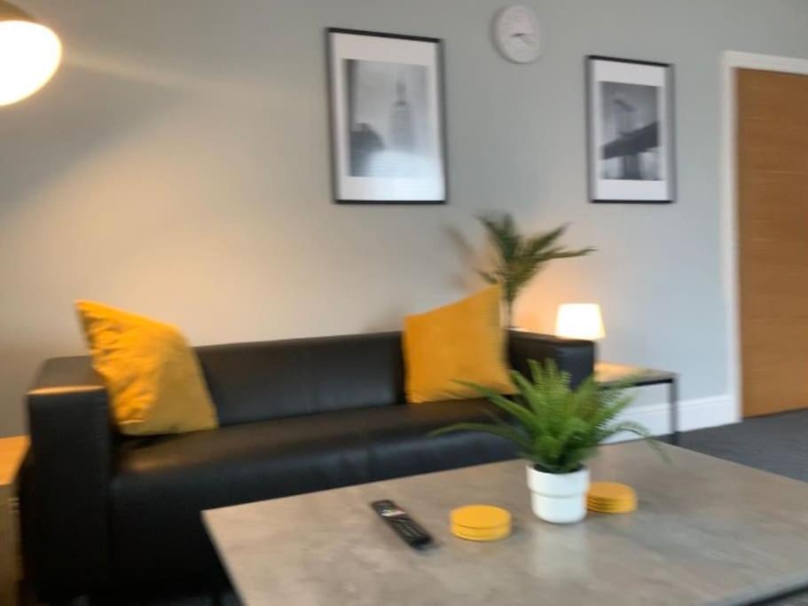 Fantastic Large 2 X Bedroom Flat, Free Parking 세일 외부 사진